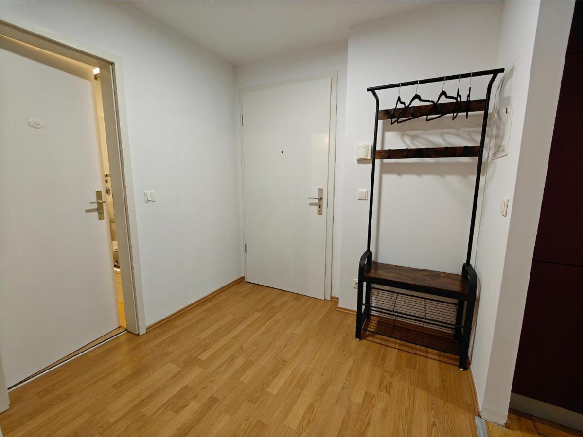 2br Apartment, Parking, Wi-fi, Tv In Karow * Berlino