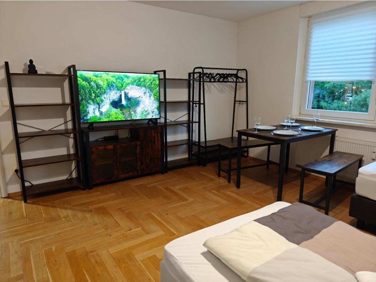 2br Apartment, Parking, Wi-fi, Tv In Karow * Berlino