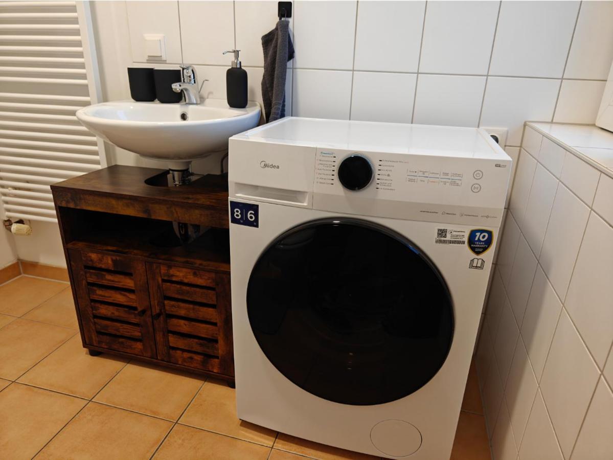 2br Apartment, Parking, Wi-fi, Tv In Karow Berlino